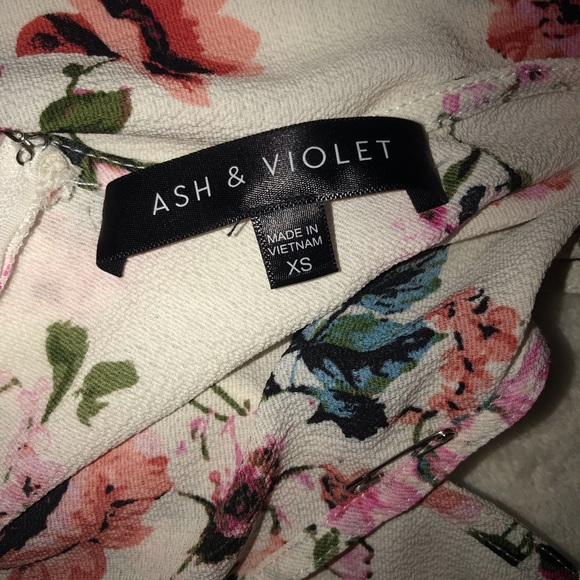 🌸Flirty Floral Romper🌸 - Picture 4 of 4